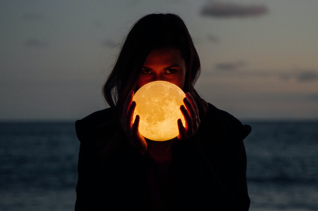 3 Rituals To Harness The Energy Of The Harvest Moon